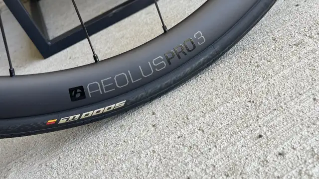 Trek Emonda SL 5 Carbon Road Bike 54cm – Carbon Wheels + Extra in Road in Ottawa - Image 9