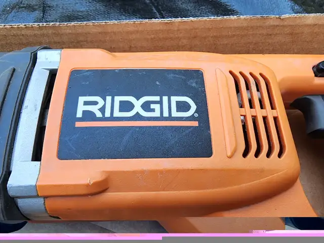 Ridgid R8442 Battery Operated 18Volt Sawzall Tool & Battery in Power Tools in Windsor Region - Image 4