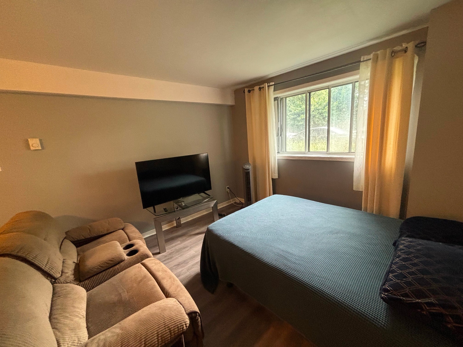 Apartment 2 1/2 Spacious Fully Furnished River View Near Highway — photo 1