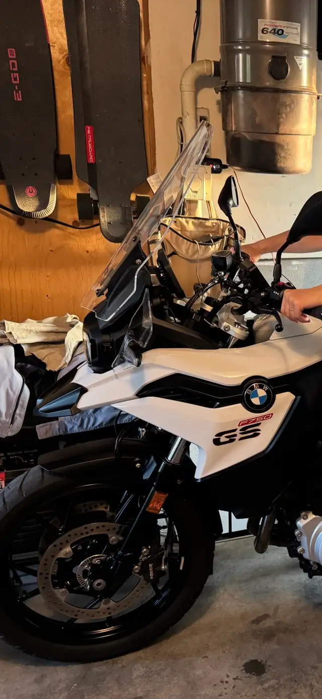 Madstad windshield BMW F750gs F800gs F850gs in Motorcycle Parts & Accessories in Longueuil / South Shore - Image 5