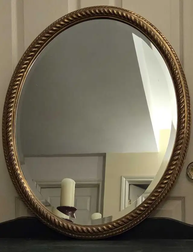 VTG CARVED WOODEN VICTORIAN GILT FRAME OVAL MIRROR- CANADA in Home Décor & Accents in City of Toronto - Image 8