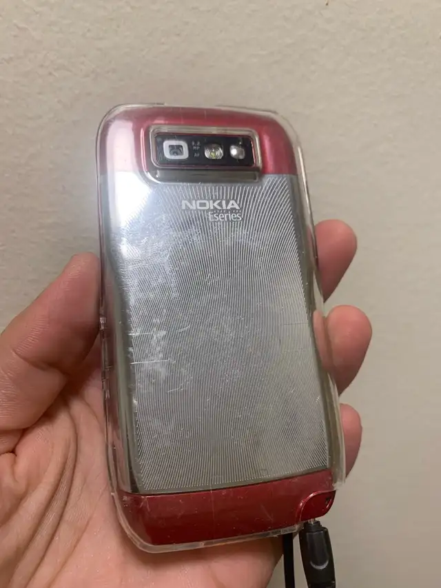 Vintage Nokia Eseries Phone Red  in Cell Phones in Burnaby/New Westminster - Image 5