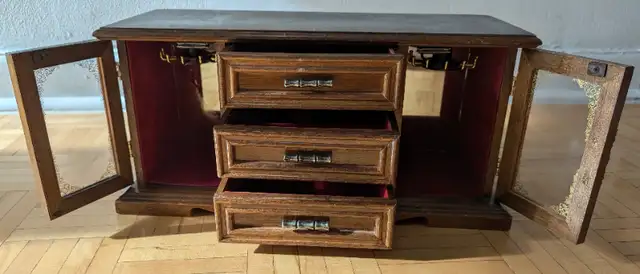 Vintage Antique Musical box Wood Cabinet Style Rare Jewelry Box in Arts & Collectibles in City of Toronto - Image 4
