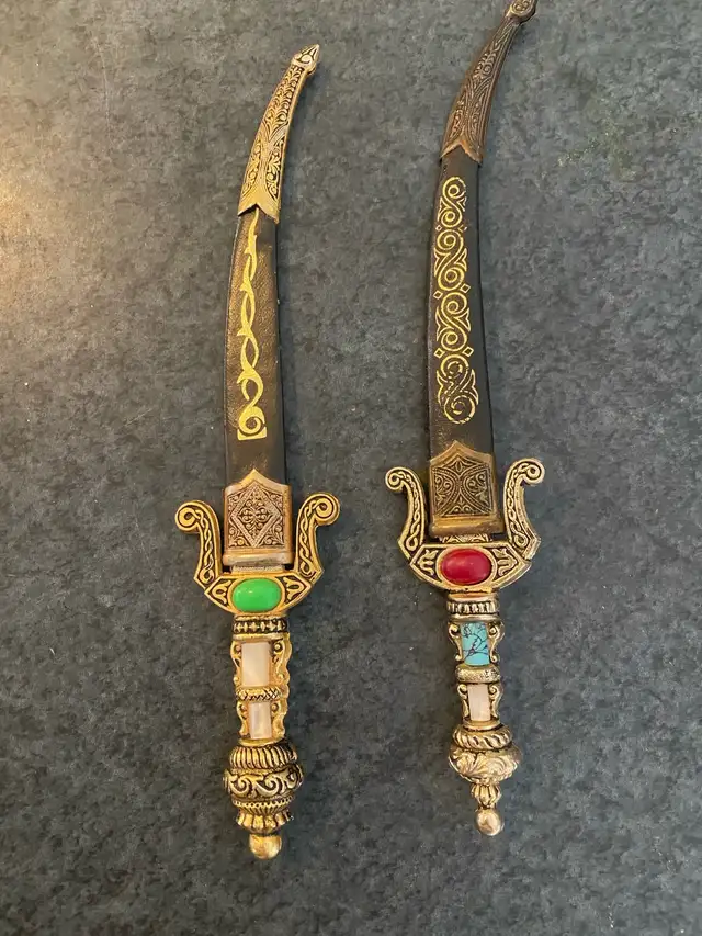 2 Vintage Ornate Dagger Letter Openers with sheaths. in Arts & Collectibles in Markham / York Region - Image 4
