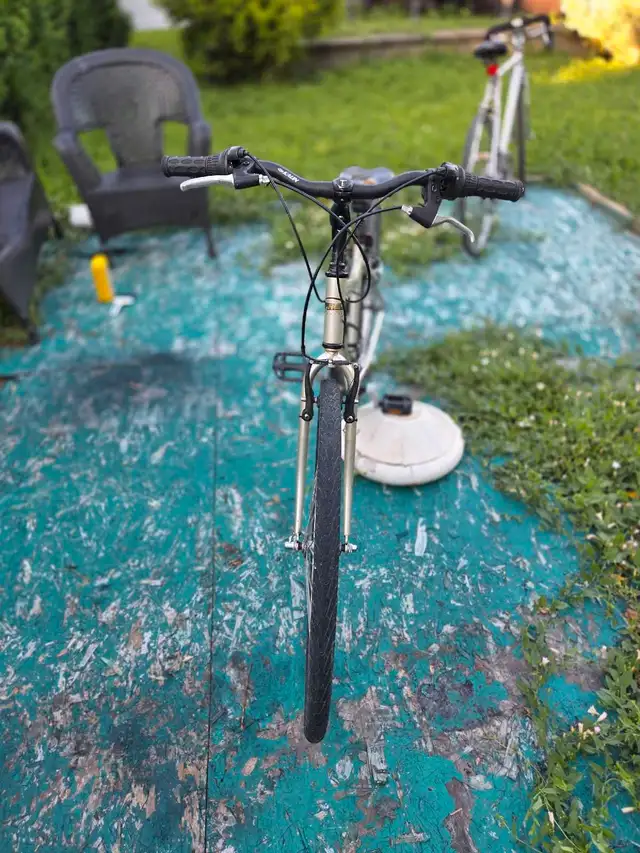 Vélo hybride "Trax". 24 pouces, 3x7 (21) vitesses.F in Cruiser, Commuter & Hybrid in Laval / North Shore - Image 5