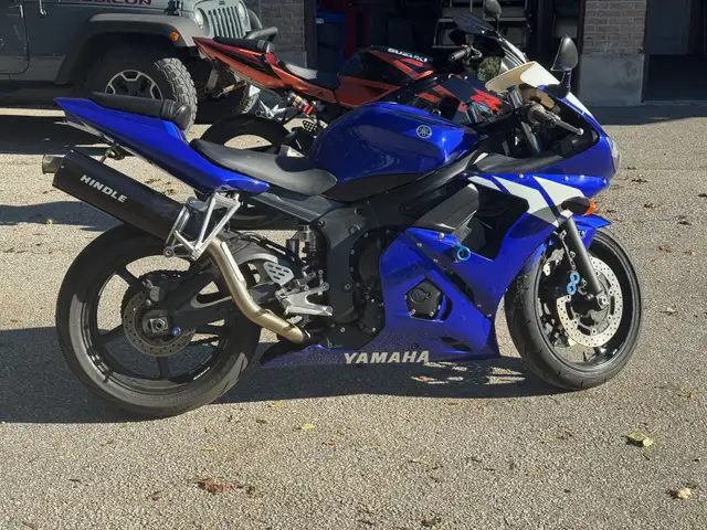 2003 Yamaha R6 in Sport Bikes in Mississauga / Peel Region - Image 2