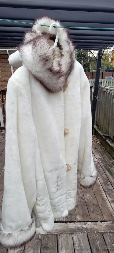 manteau à capuchon, View more