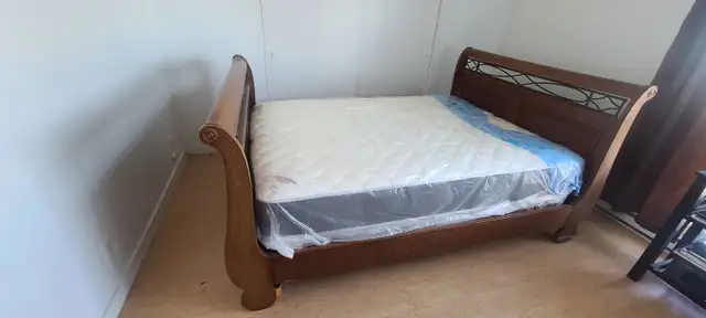 Ensemble ( Lit Bateau + Sommier + Matelas ) Queen in Beds & Mattresses in Longueuil / South Shore - Image 4