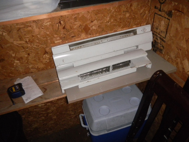 2 Plinthe Chauffante Électrique 240 V 500 W Baseboard Heater dans Chauffage et climatisation  à Ville de Montréal - Image 2