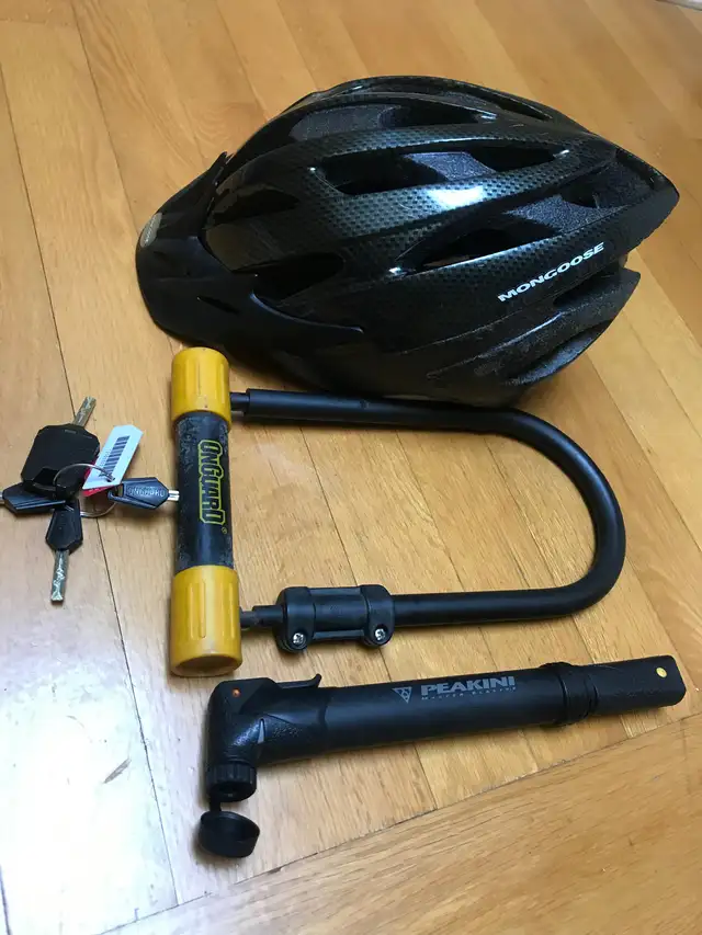 Beau Vélo de montagne Kawasaki, presque neuf avec accessoires in Mountain in City of Montréal - Image 9