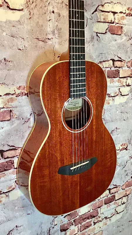 Breedlove Frontier Parlor E 2017 in Guitars in Oakville / Halton Region - Image 4