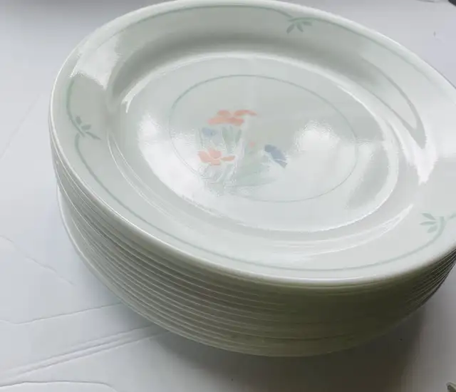 Corelle 7” plates set of 14  in Kitchen & Dining Wares in City of Toronto - Image 3