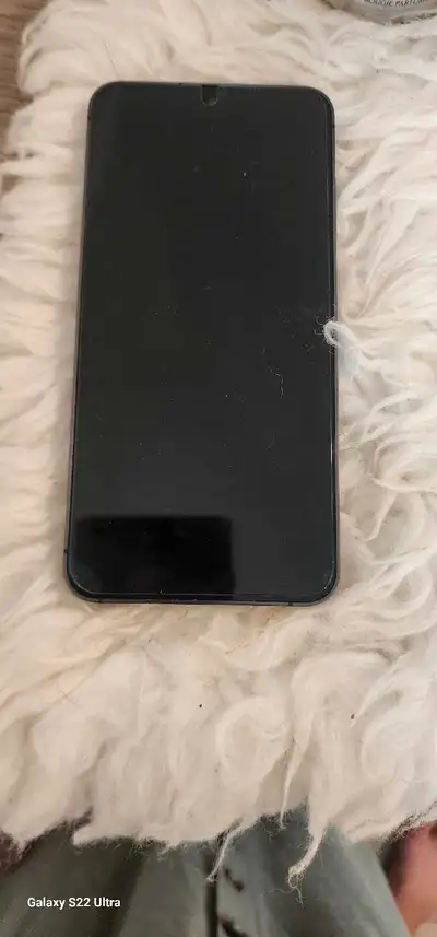 This beautiful matte black s24 is only 2 months old it comes with a glass protective screen cover an...