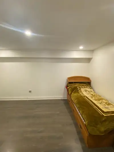 Bachelor unit available for Rent starting November 1st. Full Bathroom, Furnished, Separate Laundry i...