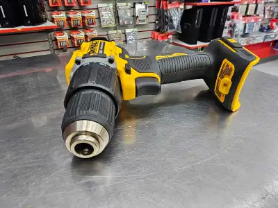 Perceuse Dewalt dcd799 outils seulement #d'inventaire:301001301 Disponible seulement au Banco Sherbr...