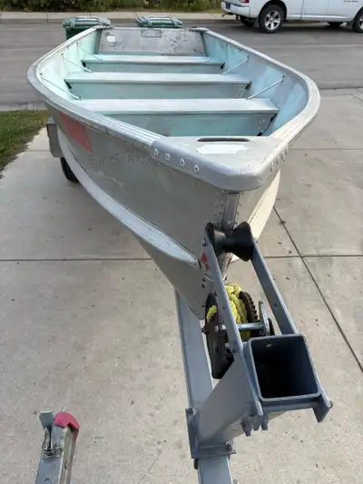 This is a used Naden 14-foot aluminum boat, perfect for fishing or leisurely rides on the lake. It h...