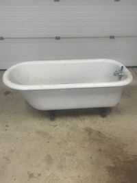 Clawfoot bathtub