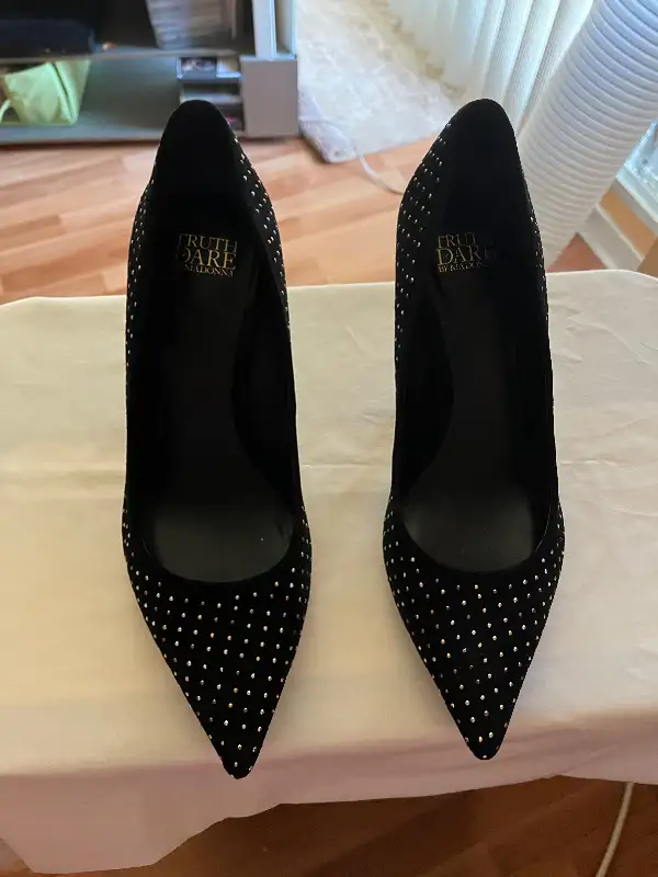 Women shoes in Women's - Shoes in City of Montréal - Image 2