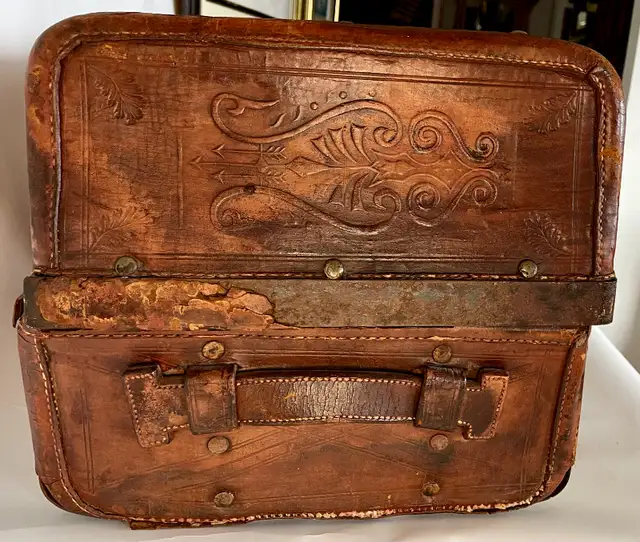 Malle en Cuir Antique Britannique Murray Perth CW c1860 in Arts & Collectibles in City of Montréal - Image 6
