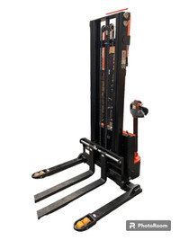 Brand New Electric Straddle Stacker