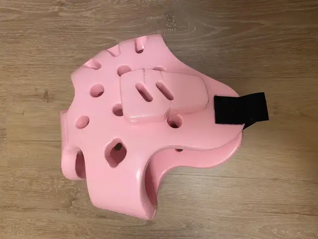 Sparring Head Gear Size: Large and Gloves,  Size: Medium in Other in Oakville / Halton Region - Image 2