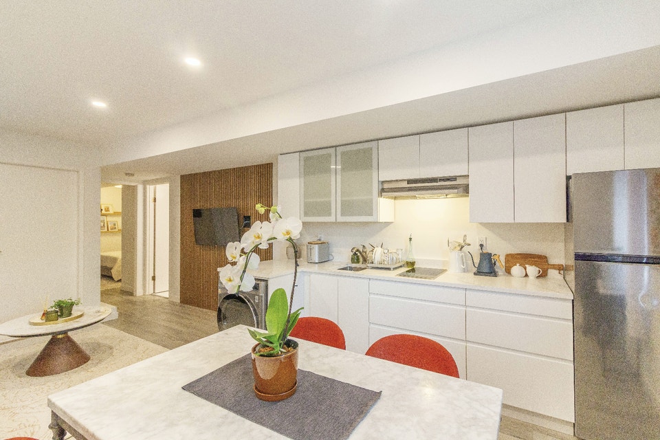 Private One Bedroom Garden Suite - Capitol Hill in North Burnaby 3