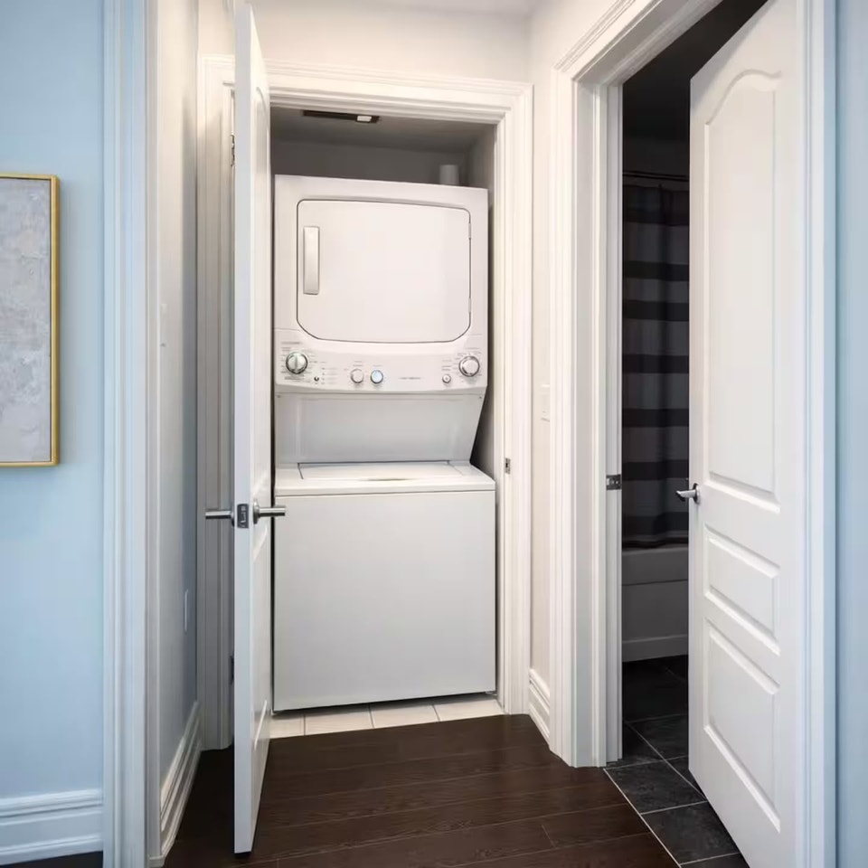 Downtown Toronto 1-Bed Condo – Fort York – Available Nov 1 3