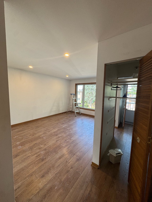 5 1/2 haut de duplex centre ville Laval — photo 2