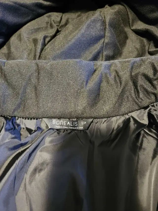 Never worn - Men's winter jacket - Size small in Kids & Youth in Mississauga / Peel Region - Image 4