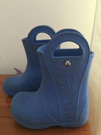 1 paire  de botte  de pluie Croc bleue + soulier de ballerine