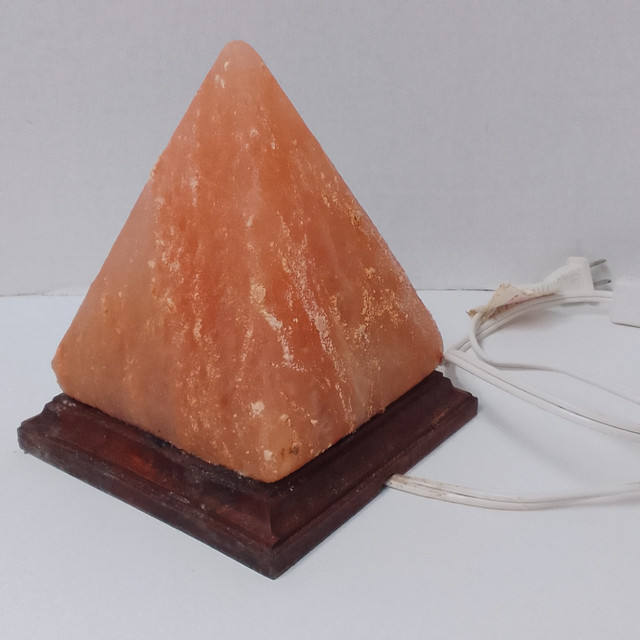 Salt Lamp in Home Décor & Accents in Cape Breton