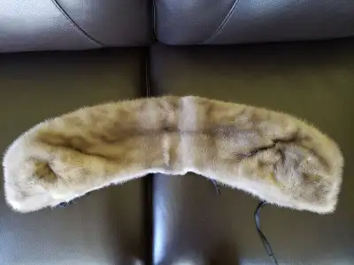 Collet de vison - Vison fur collar, View more