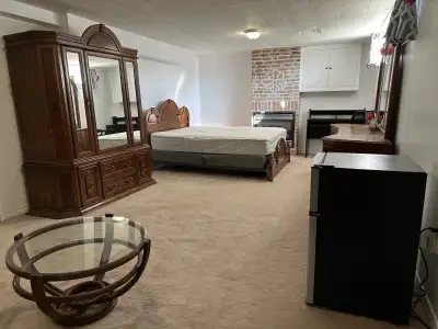 Private room (F/F) in a Basement in North Etobicoke for a Girl