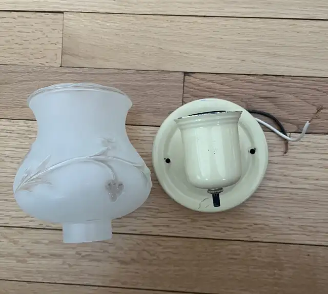 Vintage Wall Sconce in Indoor Lighting & Fans in Ottawa - Image 4