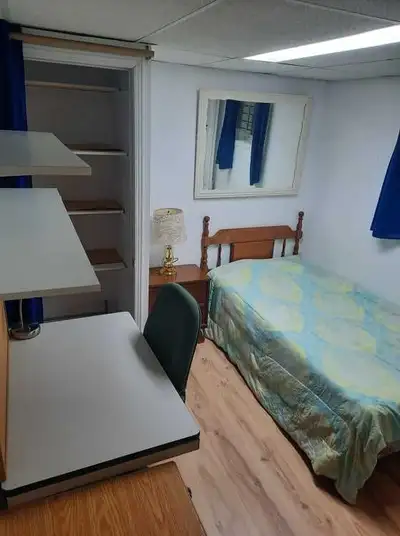 CHATEAUGUAY private room for rent - walking distance to schools, shopping mall off d'Anjou blvd. and...
