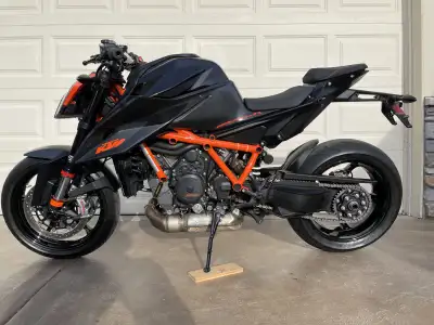2023 1290 Superduke R purchased at Valleymotosports in Kelowna. Bike has trac pac, including quick s...