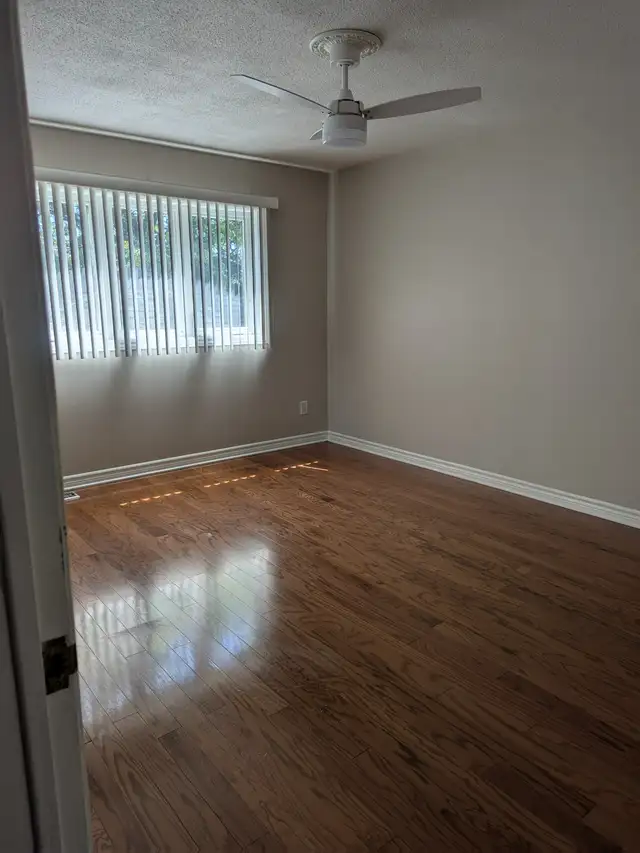 Large bedroom for rent $900/month.  Available August in Room Rentals & Roommates in Ottawa - Image 8