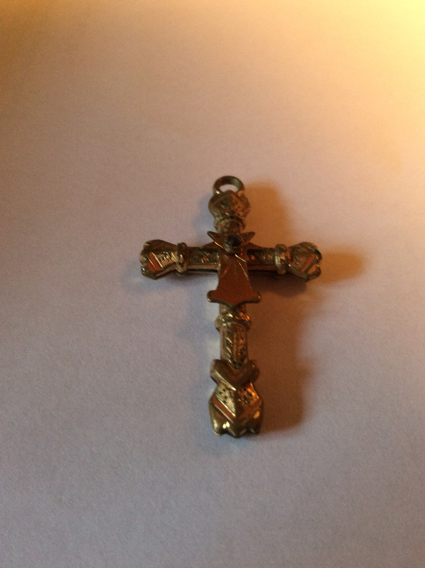 Pendentif- Une croix dans Bijoux et montres  à Longueuil/Rive Sud - Image 2