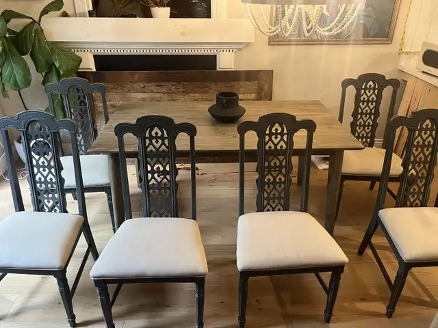 Farmhouse Antique Dining Chairs in Chairs & Recliners in Markham / York Region - Image 3