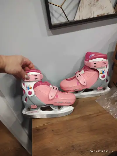 Disney skates J 9 to 12, View more