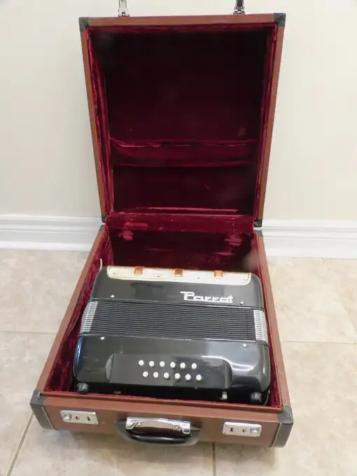 Vintage Parrot Accordion MUS1302 NO801 in Other in Markham / York Region - Image 5