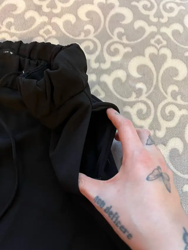 Zara Black Drawstring Pencil Skirt in Women's - Bottoms in Oshawa / Durham Region - Image 5