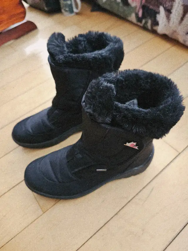 Bottes d'hiver Pajar (femmes 7, 71/2) avec crampons intégrés in Women's - Shoes in Laval / North Shore - Image 2