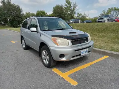 2005 Toyota RAV4, $3,000 or best offer LOADED with 5 doors, 4 wheel drive SUV, 187,000 Km., interior...
