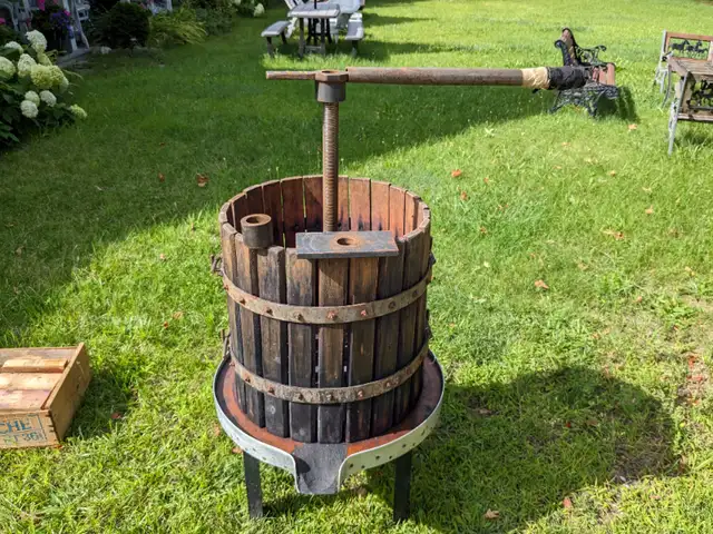 Grape Press in Hobbies & Crafts in Barrie - Image 4