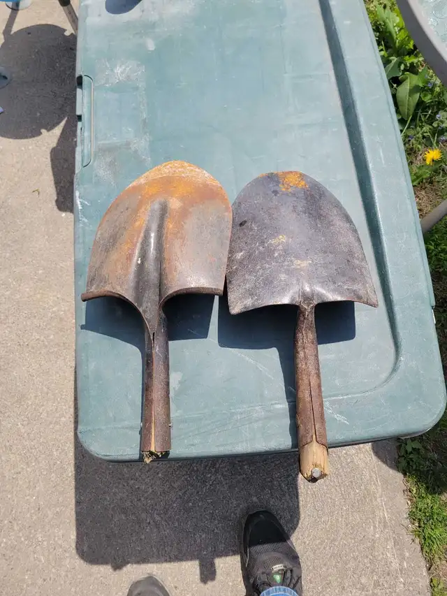 2 Shovels with broken handles.- True Temper in Hand Tools in Windsor Region - Image 3