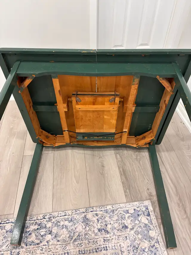 Antique solid wood table with middle leaf. in Dining Tables & Sets in Markham / York Region - Image 3