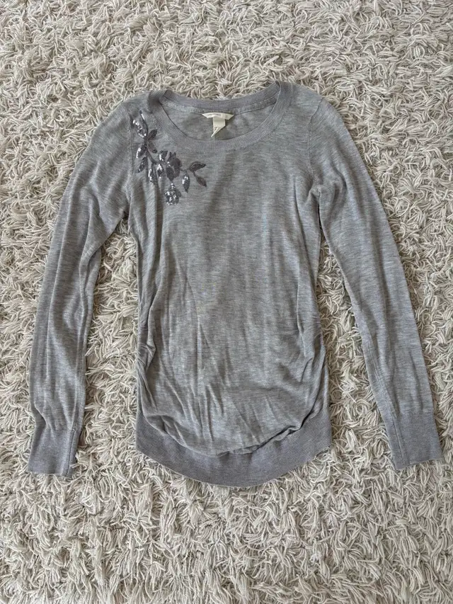H&M light fall/spring Maternity top
