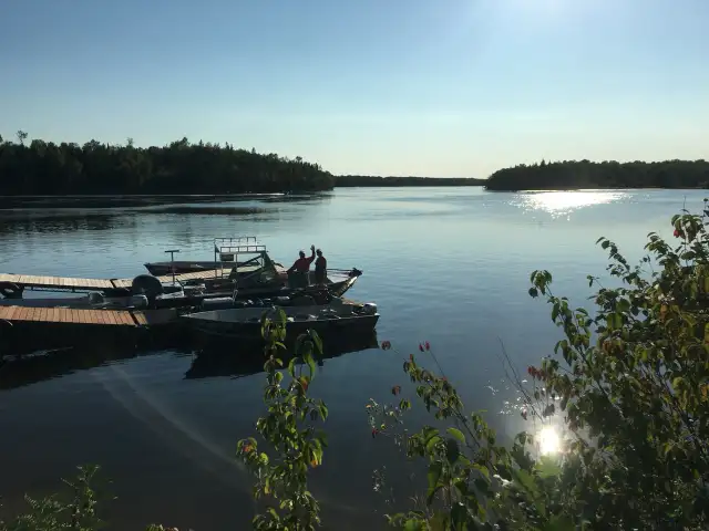 Cabins for rent in the North Whiteshell along the Winnipeg River in Manitoba in Canada - Image 9