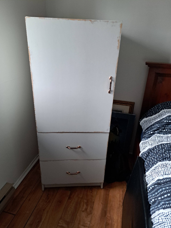 Armoire en bois in Dressers & Wardrobes in Laval / North Shore - Image 2